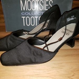 Mootsies Tootsies SZ 9M.  EUC